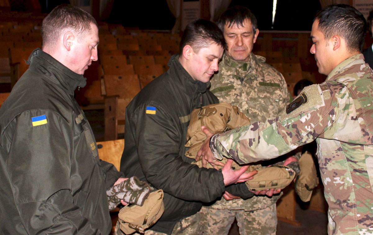 SoA and the 173rd distribute kits to Ukrainian soldiers