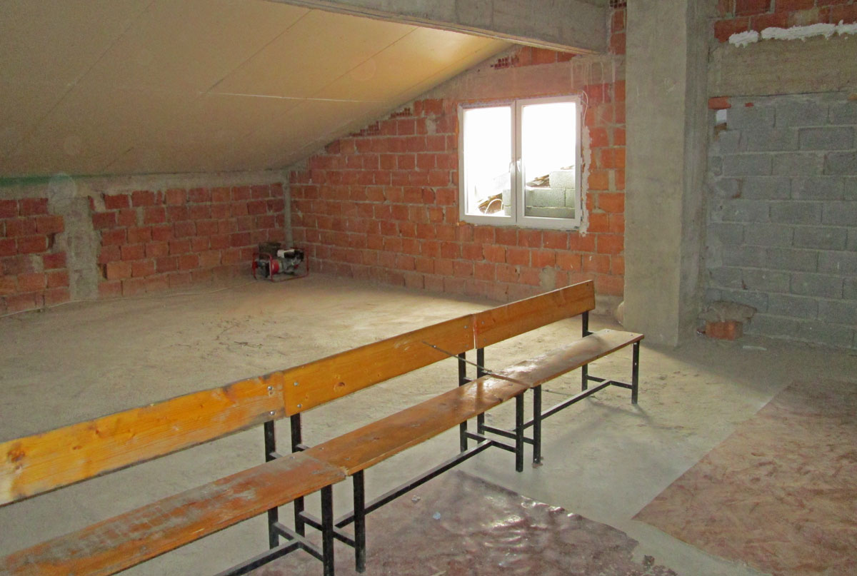 The old classrooms at a key school in Kosovo were in a bad state of disrepair