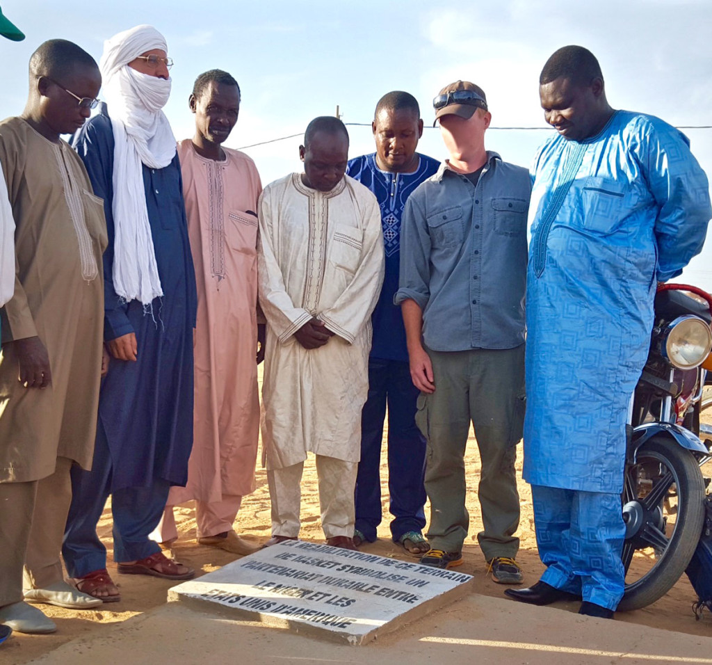 The US Team and local leaders dedicated the newly refurbished court to the community with a plaque highlighting US-Niger partnership