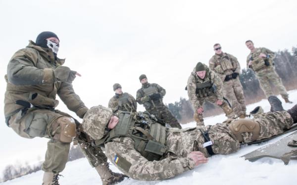 Provide critical clothing and gear for Ukrainian soldiers fighting on the front lines