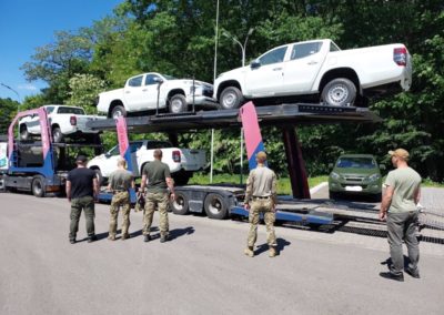 Send evacuation vehicles to Ukraine’s defenders